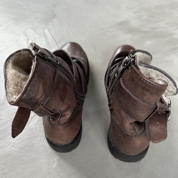 FRYE Womens Valerie Shearling Strappy Ankle Boot - Picture 6 of 7